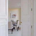 Timeless Elegance In Lägenhet *