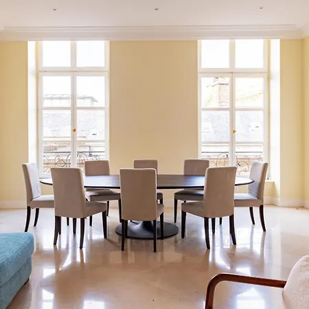 Timeless Elegance In Apartman Párizs