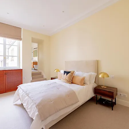 Timeless Elegance In Apartamento