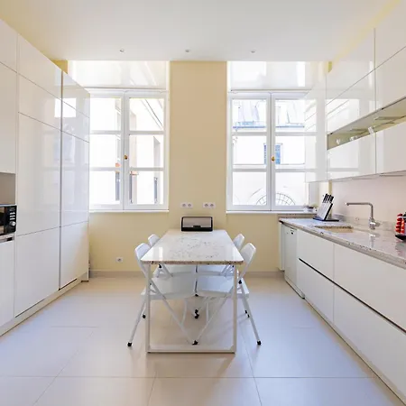 Timeless Elegance In Apartman Párizs
