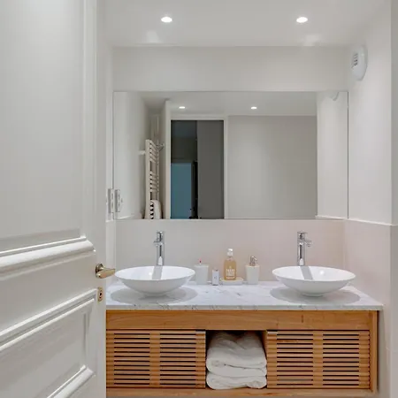 아파트 Timeless Elegance In