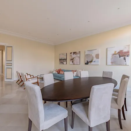 Timeless Elegance In Apartman *