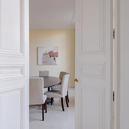 Timeless Elegance In Apartman *