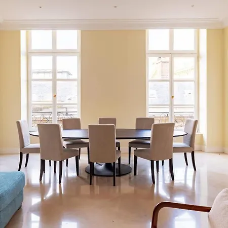Timeless Elegance In Parigi