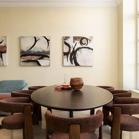 Timeless Elegance In Apartamento