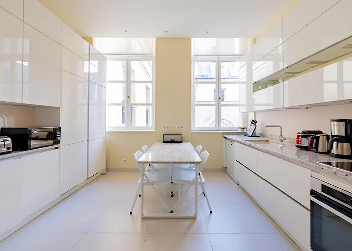 Timeless Elegance In Apartmán Paříž