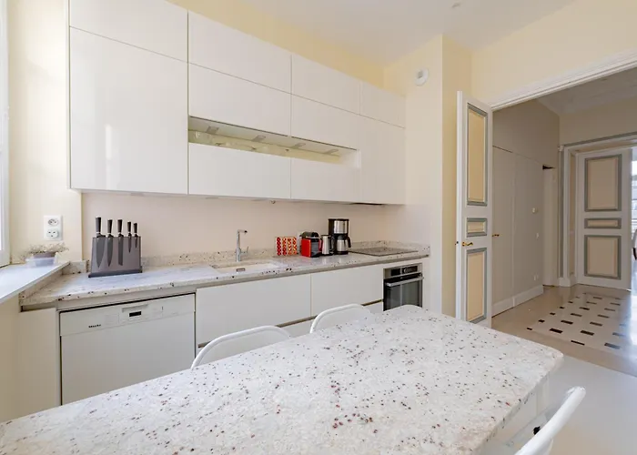 Timeless Elegance In Apartman